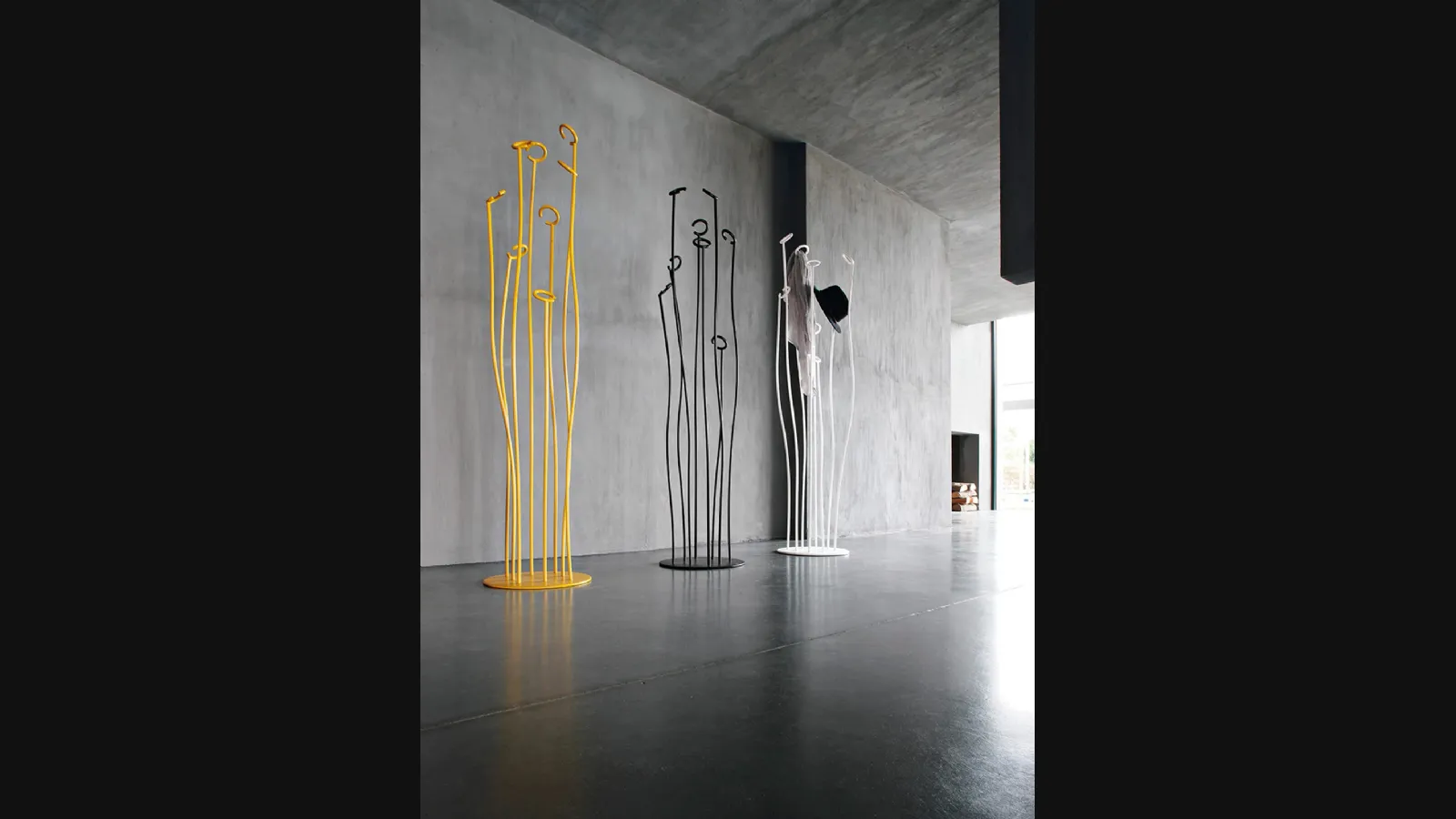 Appendiabiti di design Alga in metallo laccato di Tonin Casa