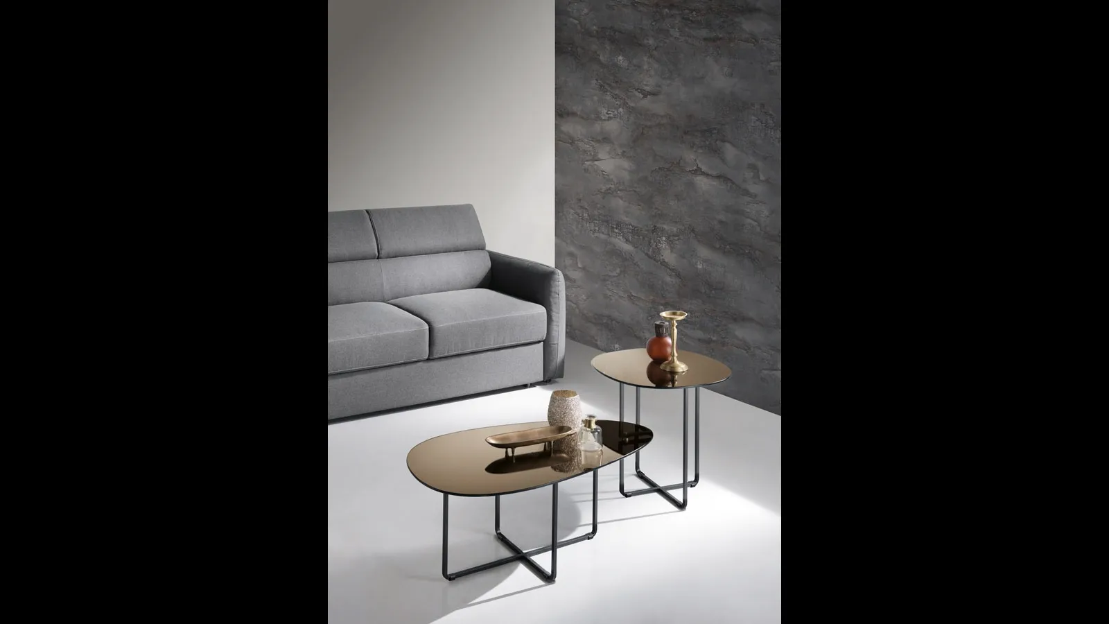 Tavolino Ginni in vetro bronzo di Capodarte