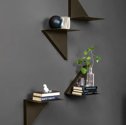 Mensola di design in metallo laccato Vela di Tonin Casa