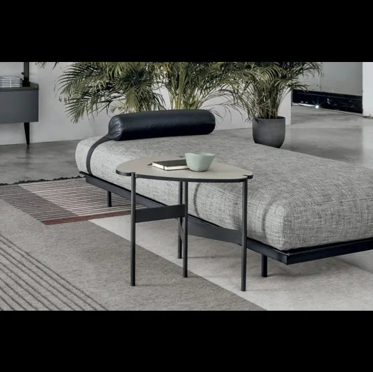 Tavolino in CDF laccato Plectrum di Tomasella