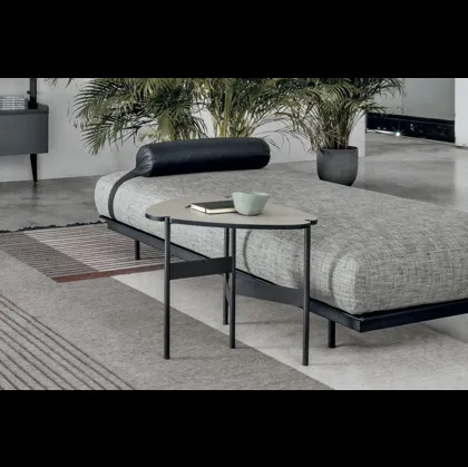 Tavolino in CDF laccato Plectrum di Tomasella