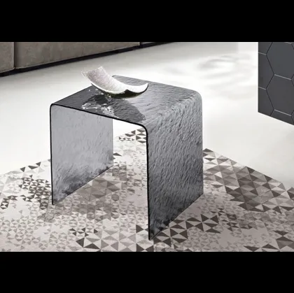 Tavolino Plinio in vetro curvato e martellato di Capodarte