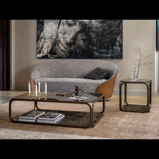 Tavolino con top in vetro, struttura in metallo bronzato e piano della base in grès porcellanato Emperador Remind di Tonin Casa