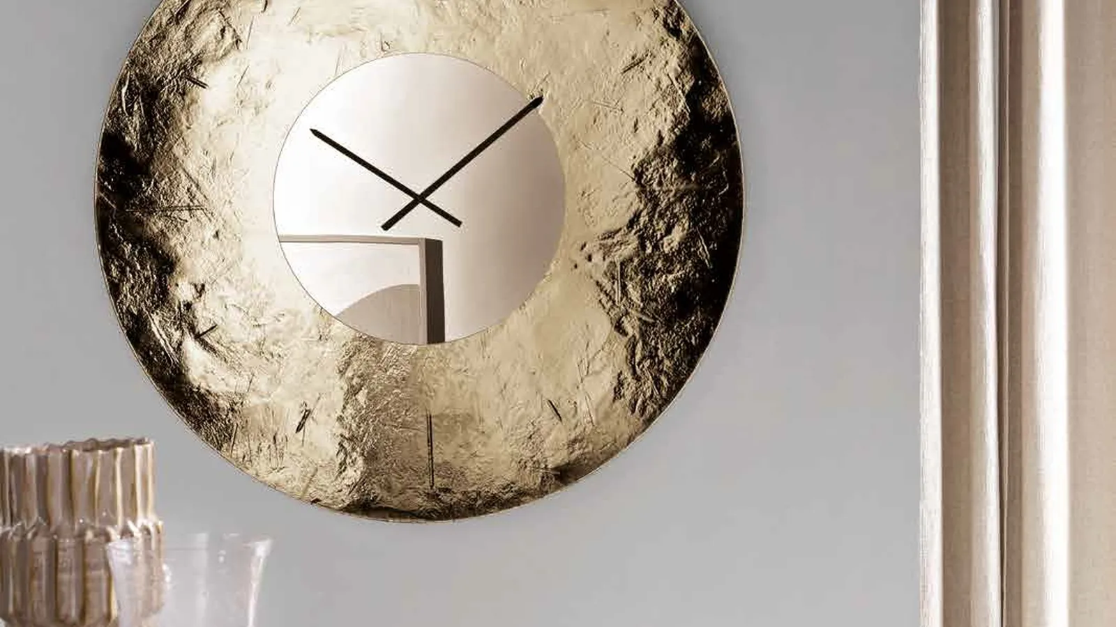 Orologio in vetro fuso martellato Space di Capodarte