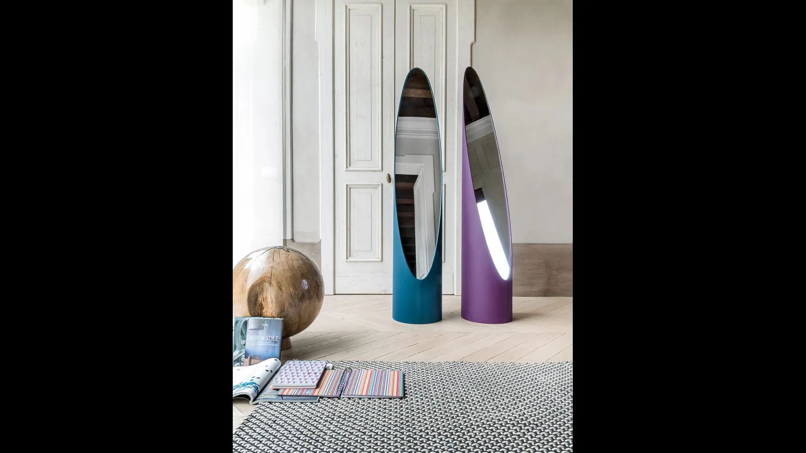 Specchiera da terra rivestita in ecopelle Kolonaky di Tonin Casa