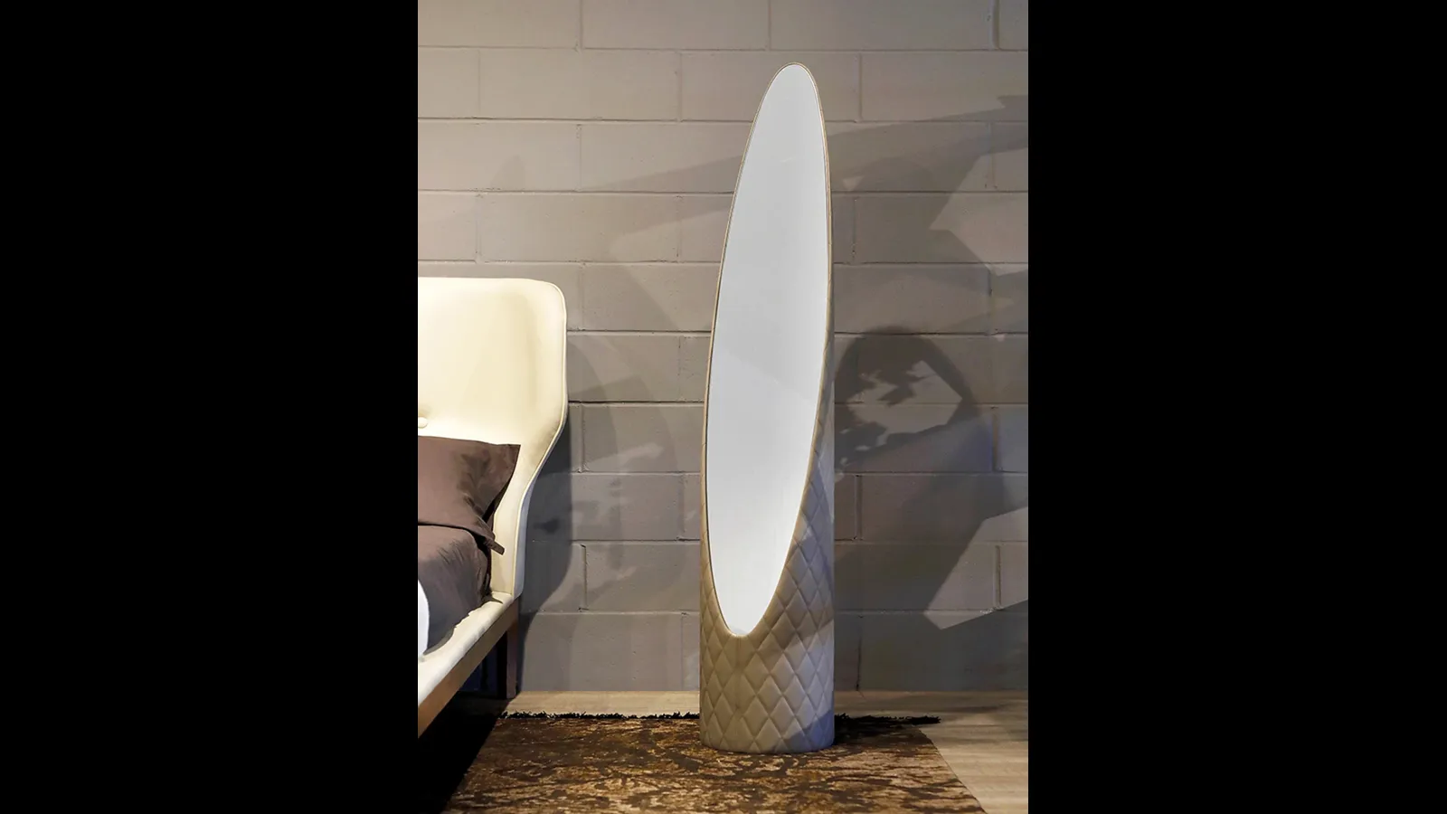 Specchiera da terra Kolonaky di Tonin Casa