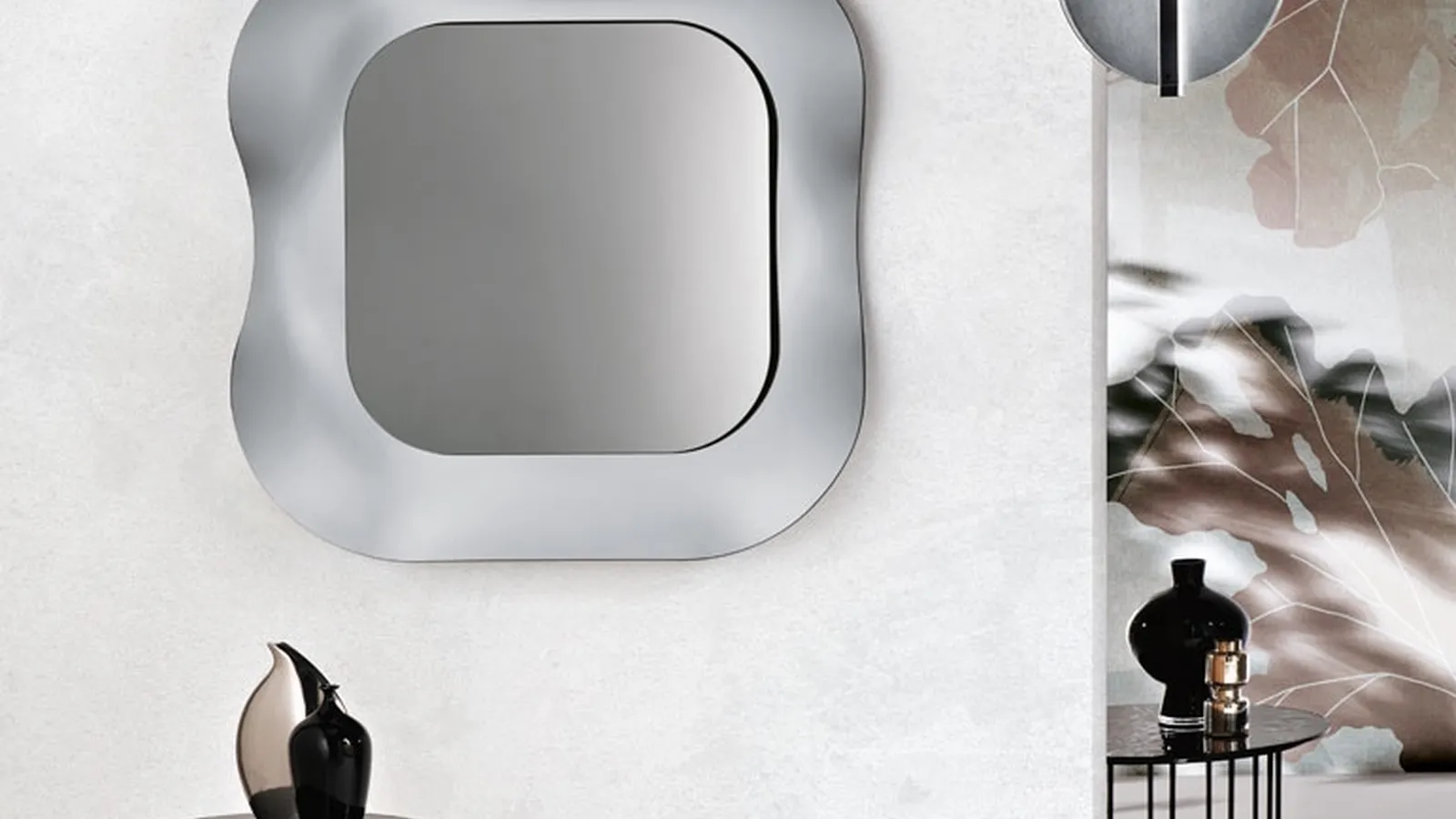 Specchio Dune con cornice in vetro fuso mosso di Capodarte