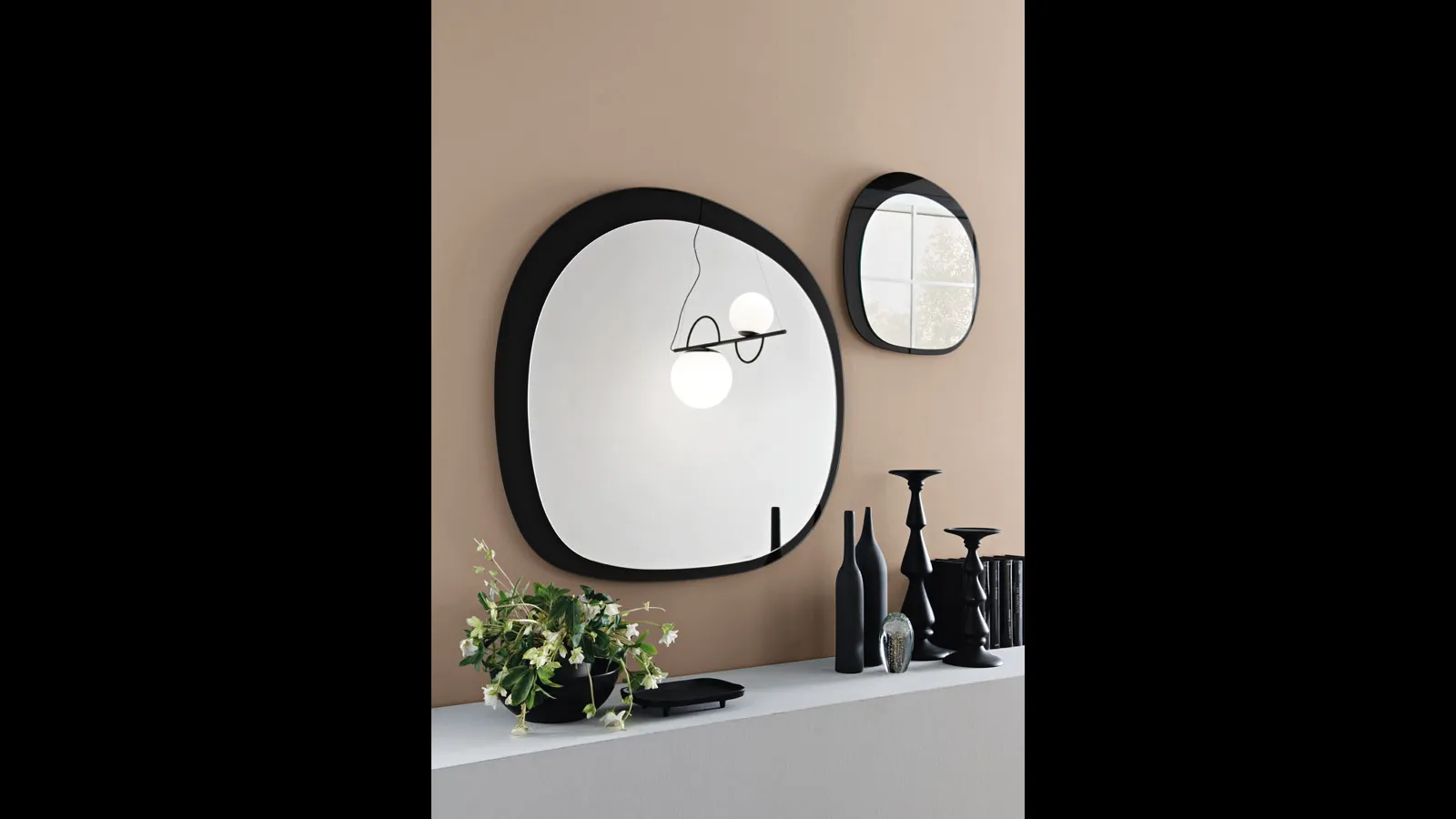 Specchio Fill formato da due vetri sovrapposti di Capodarte