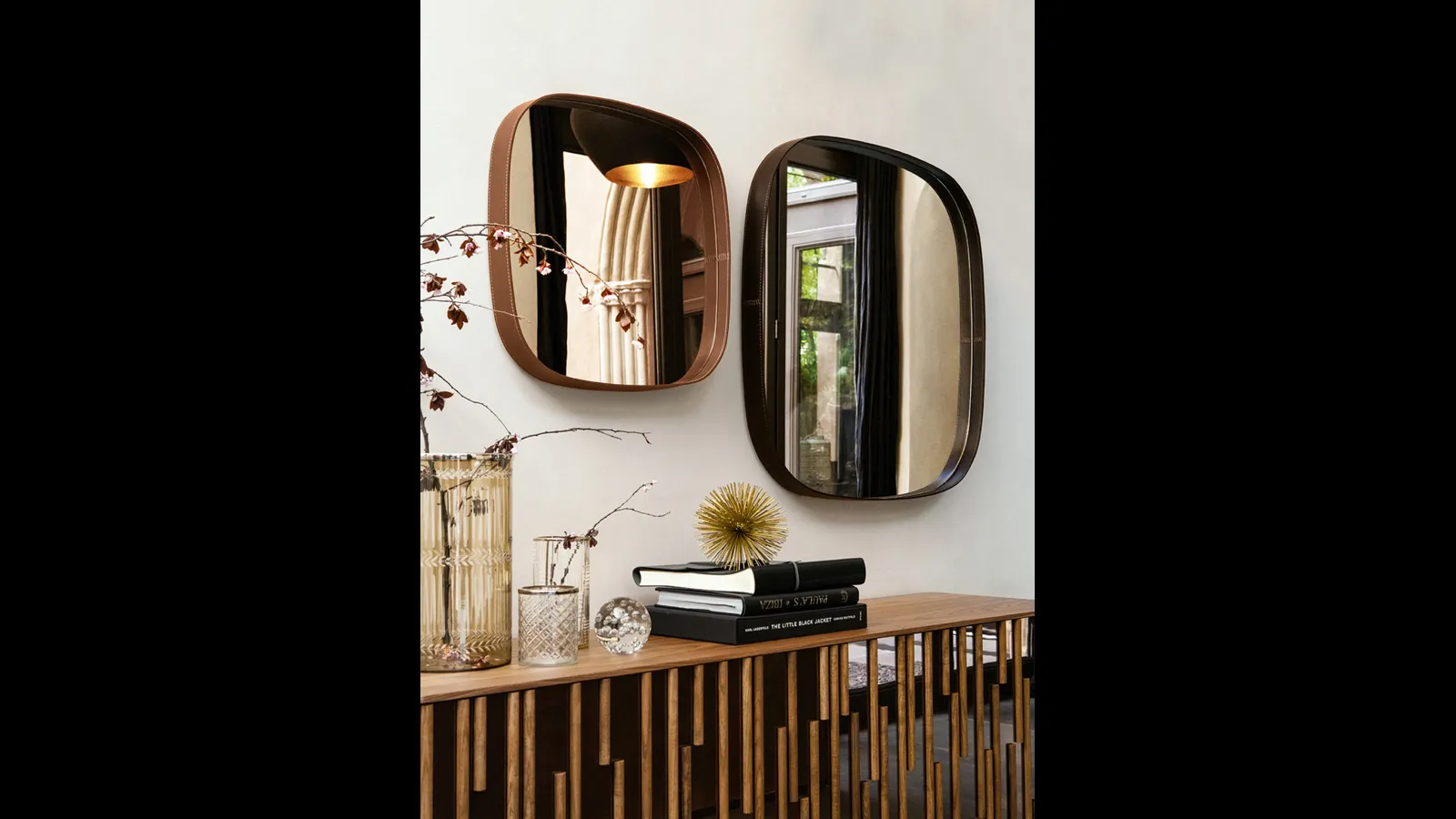 Specchio Vega con cornice in vero cuoio di Tonin Casa