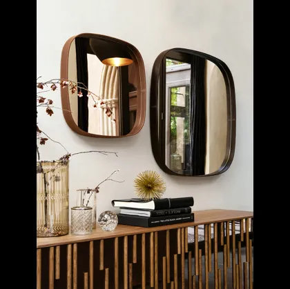 Specchio Vega con cornice in vero cuoio di Tonin Casa