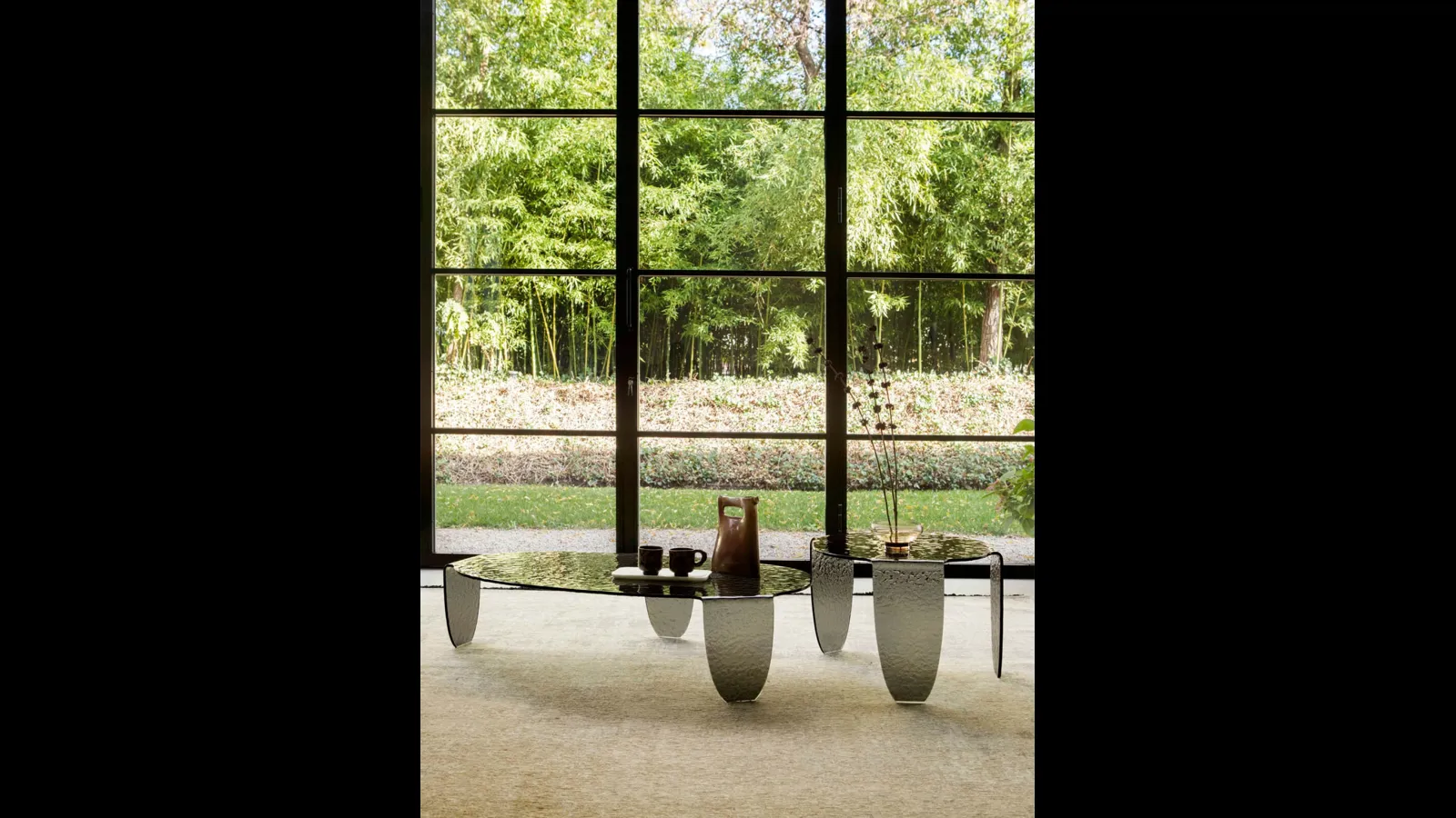 Tavolino di design in vetro fumé martellato disponibile in due misure Arturo di Tonin Casa