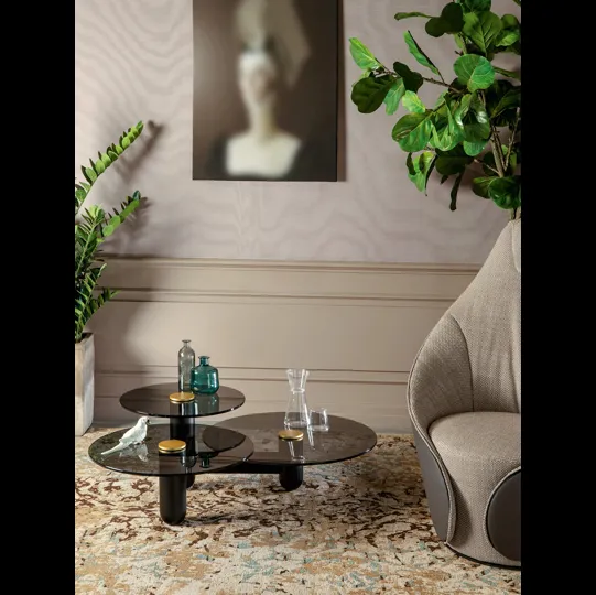 Tavolino rotondo Cosmo con top in vetro e base in legno massello di Tonin Casa