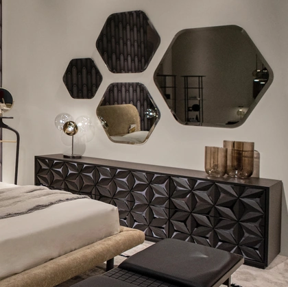 Specchio esagonale Kaleidos di Tonin Casa