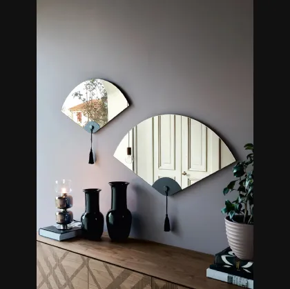 Specchio di design Winderly con particolare in legno di Tonin Casa