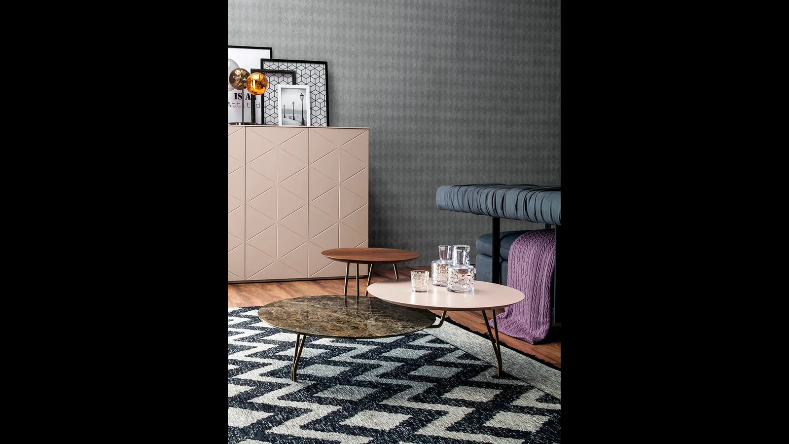 Tavolino Log in metallo con top in MDF rivestito in laccato, legno o marmo di Tonin Casa