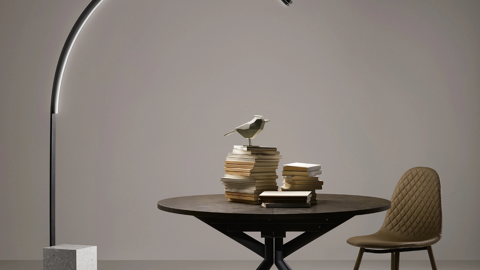 Lampada da terra Biblio in metallo con base in ceppo di grè di Ondaluce