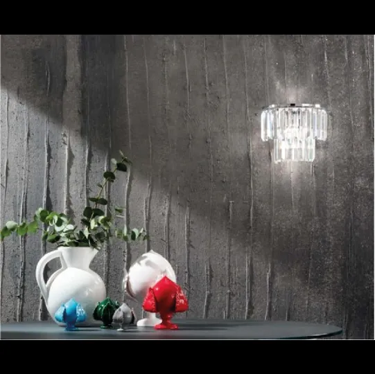 Lampada da parete Castle con pendenti di cristallo di Ondaluce