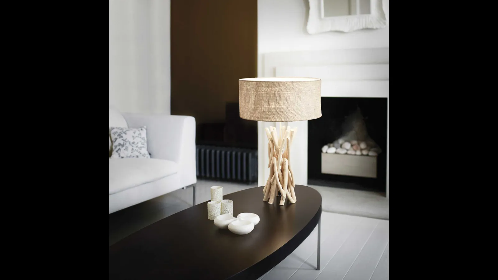 Lampada da tavolo Driftwood con struttura formata da rami di legno naturale con diffusore rivestito in tessuto di Ideal Lux