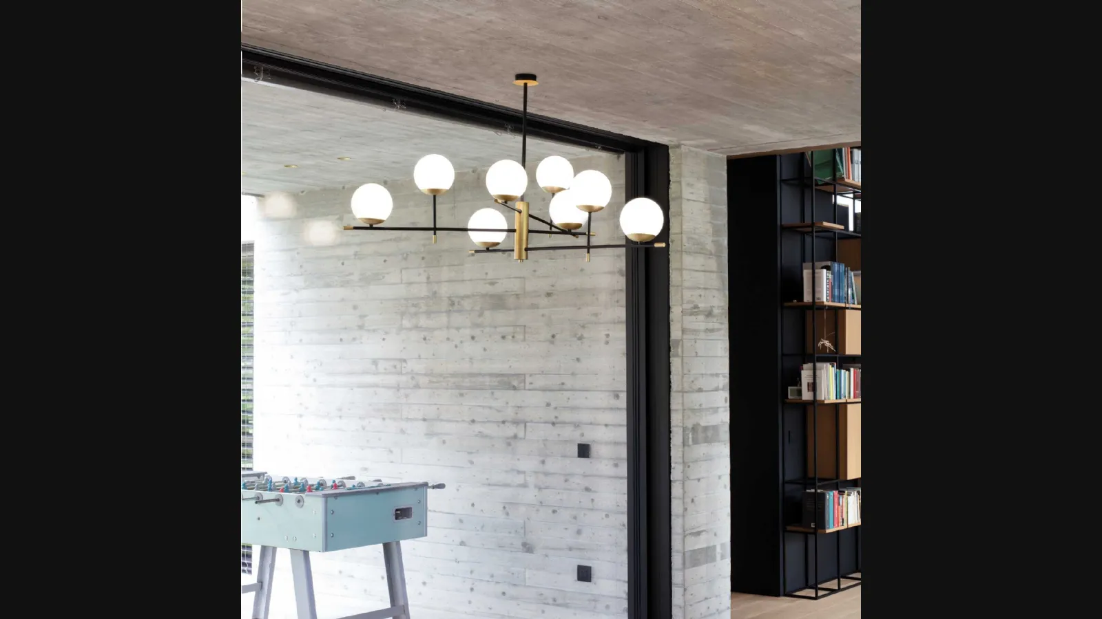 Lampada a sospensione Gourmet in metallo verniciato opaco con diffusori in vetro incamiciato bianco, soffiato e acidato di Ideal Lux