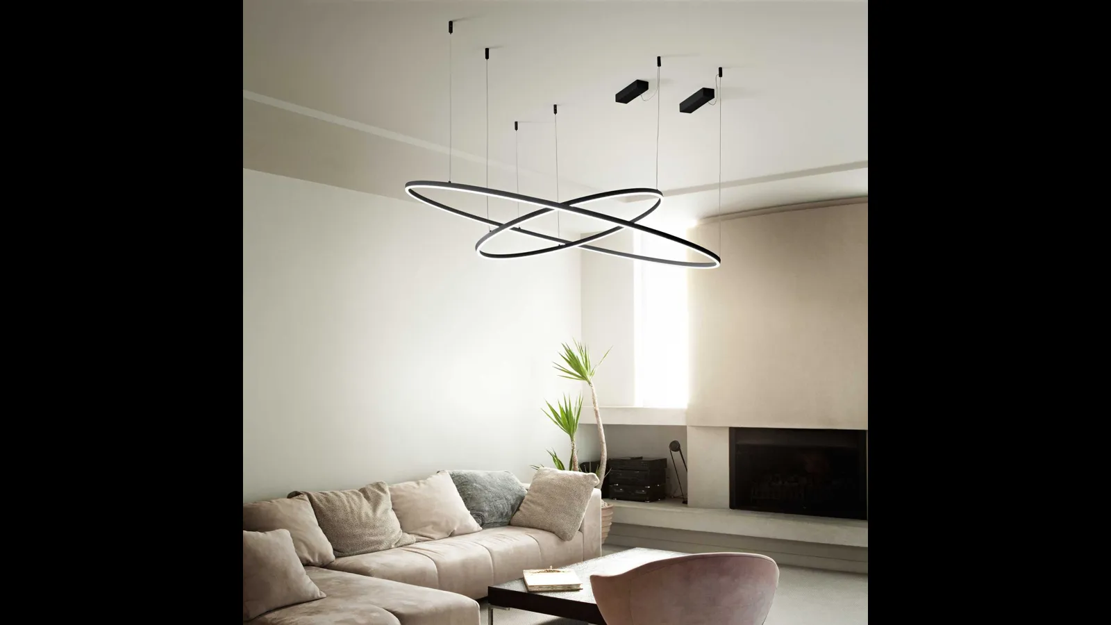 Lampada a sospensione Oracle Slim costituita da una montatura sottile in alluminio verniciato e diffusore opale in policarbonato di Ideal Lux