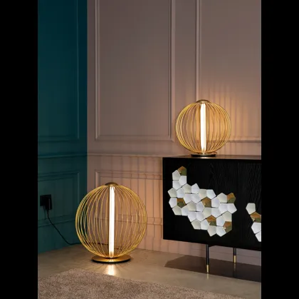 Lampada da tavolo e da terra Mandala dalla forma rotonda realizzata in filo metallico di Tonin Casa