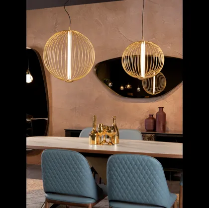 Lampada a sospensione Mandala dalla forma rotonda realizzata in filo metallico di Tonin Casa