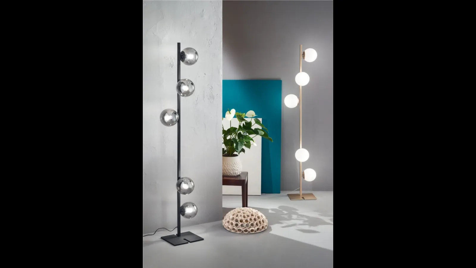 Lampada Monile da terra in metallo e vetro soffiato di Ondaluce