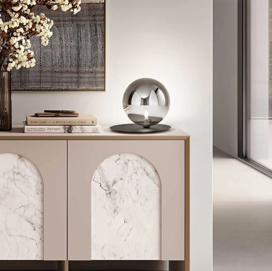 Lampada da tavolo Snail in vetro soffiato e metallo di Ondaluce