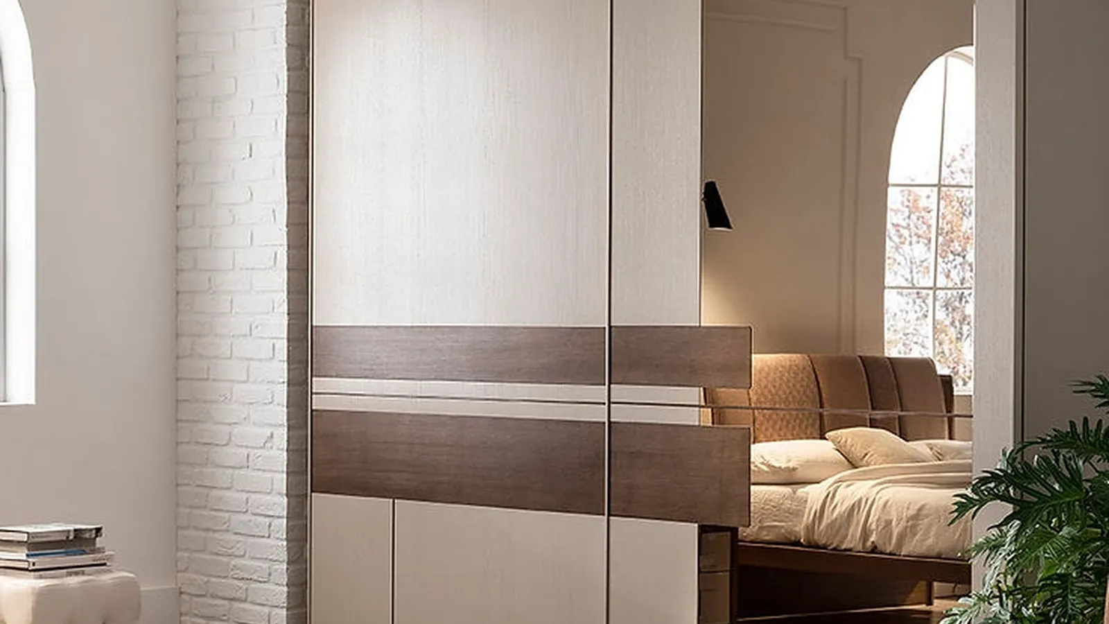 Armadio Aurea in legno con inserto a specchio di Fasolin