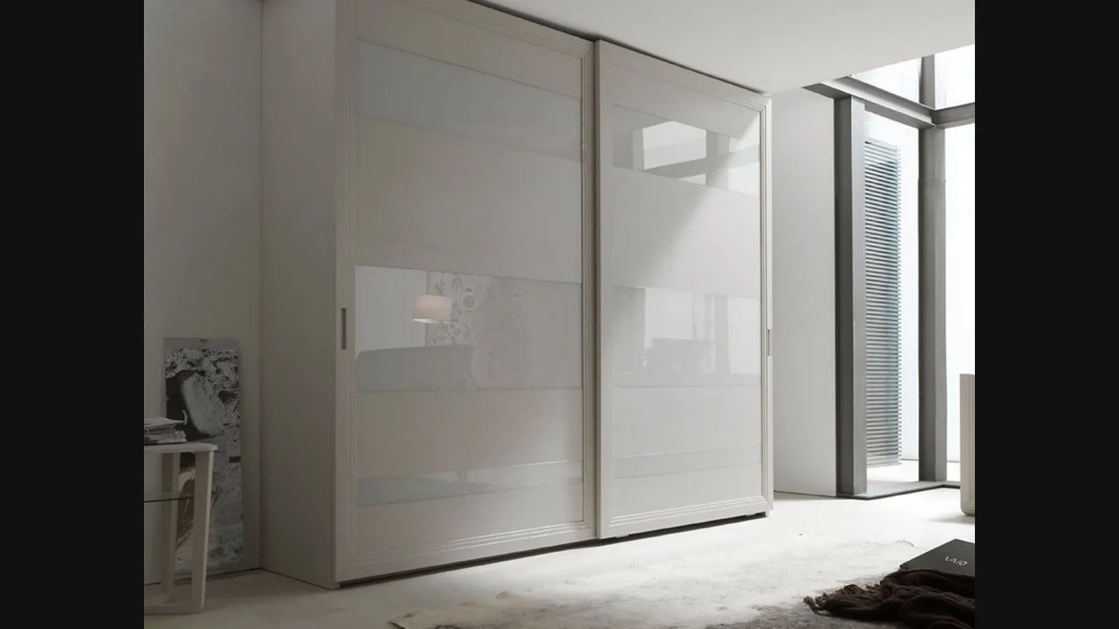 Armadio Madison in legno e vetro di Fasolin