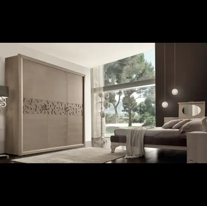 Armadio in legno a 3 ante battenti con decoro intagliato centrale Portofino di Modo 10