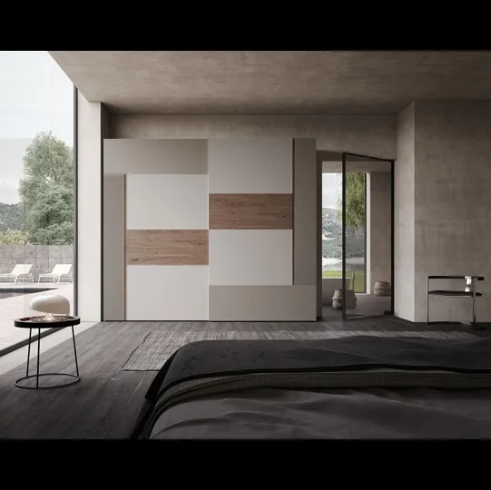 Armadio con ante scorrevoli Comp 310 in laccato opaco con inserti in legno di Mobilgam