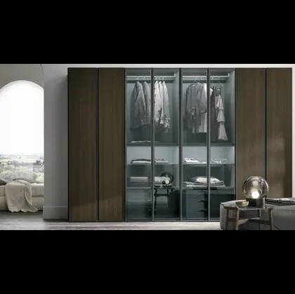 Armadio Metropolis in materico rovere termocotto con ante in materico rovere termocotto e vetro fumé 363 di Tomasella