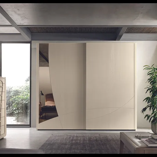 Armadio Tweek in legno con inserto a specchio di Fasolin