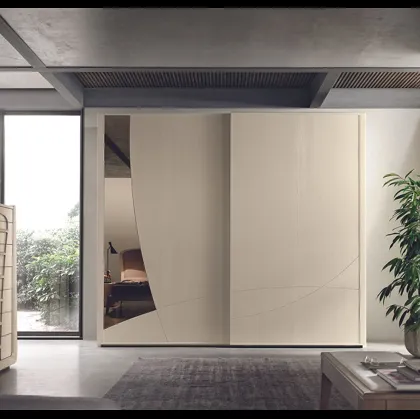 Armadio Tweek in legno con inserto a specchio di Fasolin