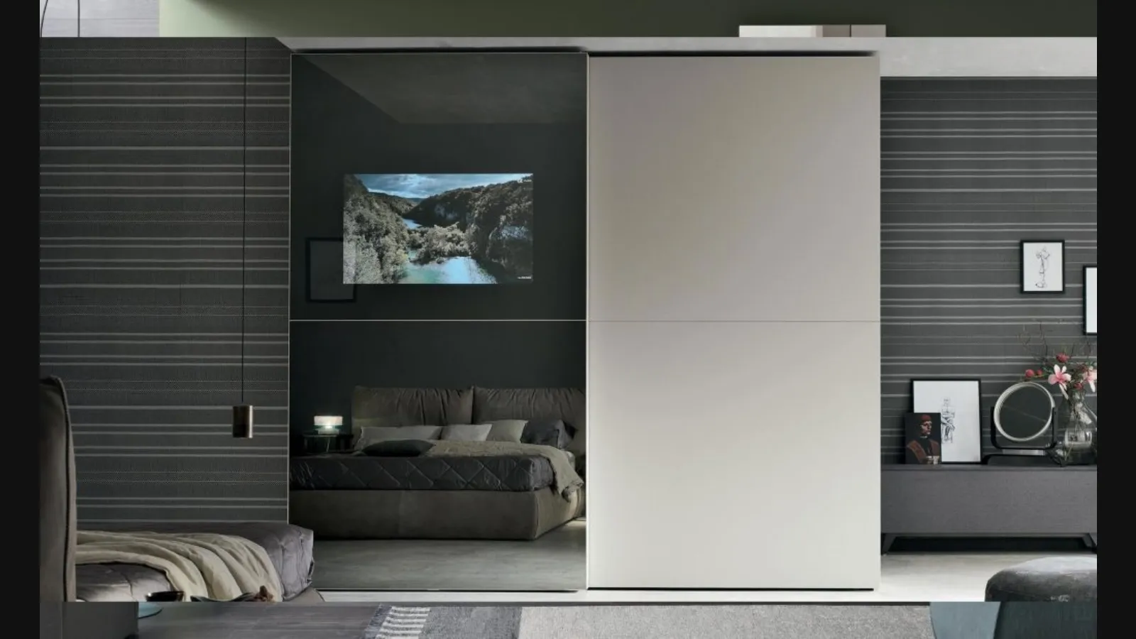Armadio con anta scorrevole Vision con Tv integrata di Tomasella