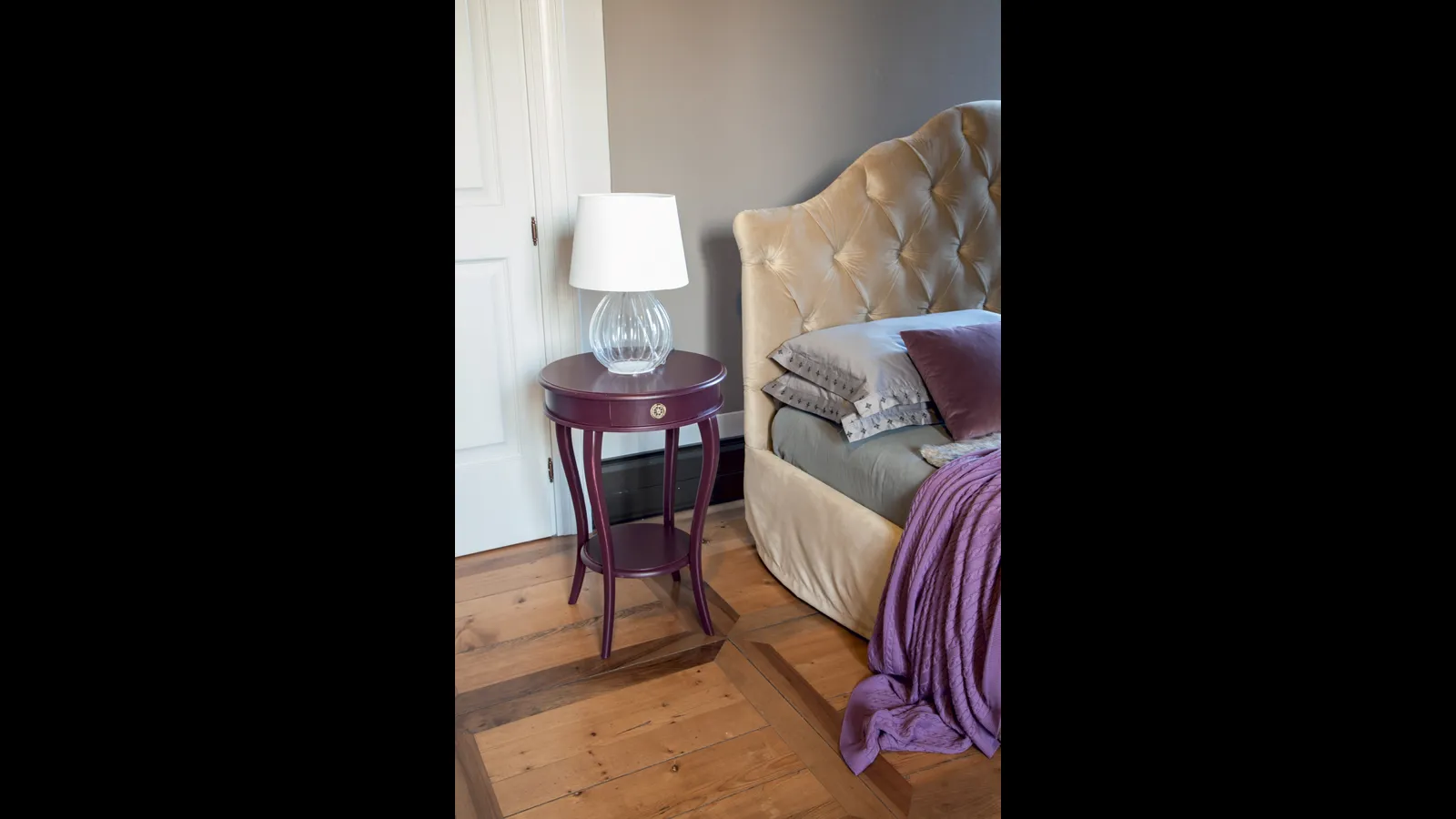 Comodino Ariete in legno laccato opaco di Tonin Casa