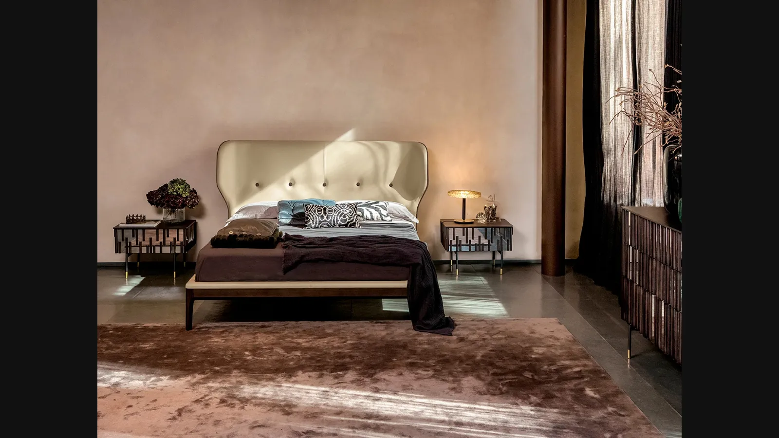 Comodino con gocce in legno massello su specchio Drops di Tonin Casa 