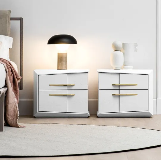 Comodino in legno laccato Elusive di Fasolin