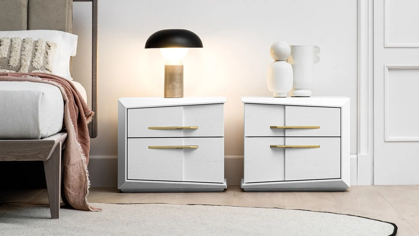 Comodino in legno laccato Elusive di Fasolin