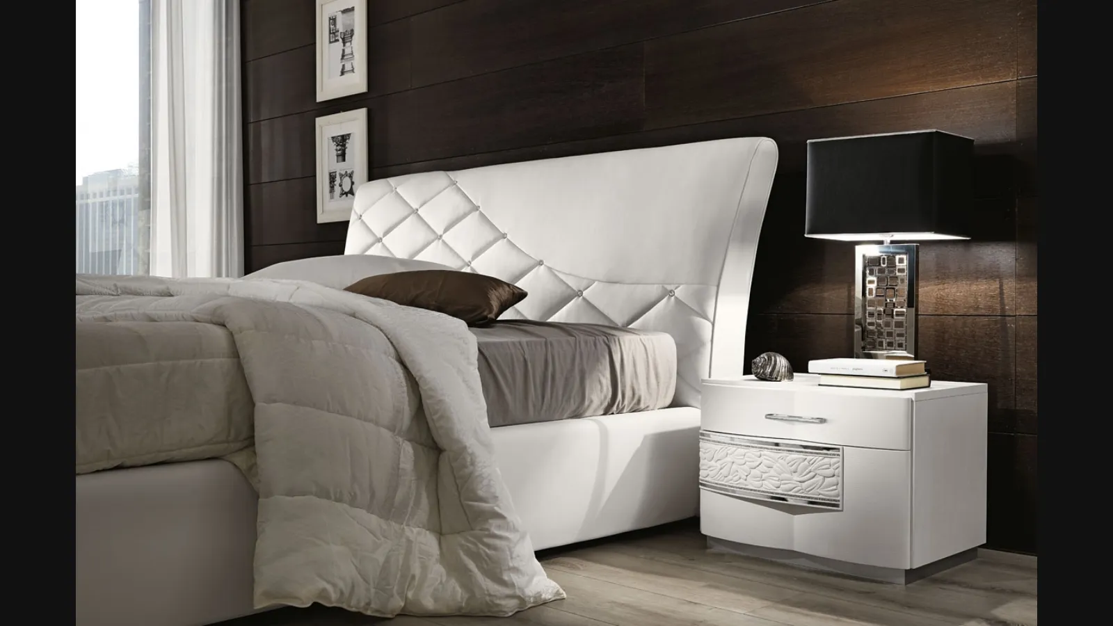 Comodino laccato bianco con decoro floreale Nolita Night di RTL Mobili