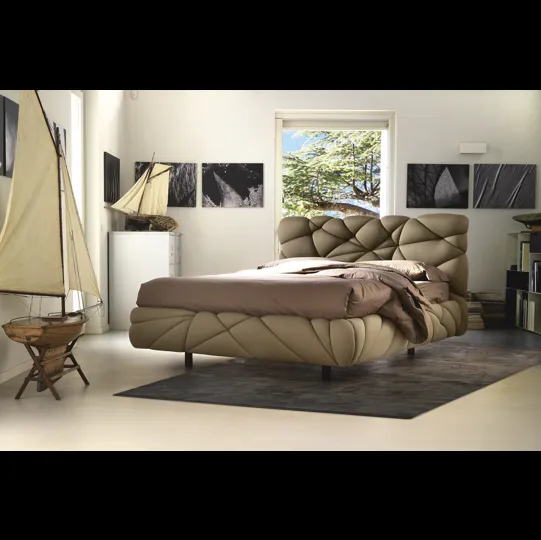 Letto di design imbottito e soffice come una nuvola Marvin di Noctis