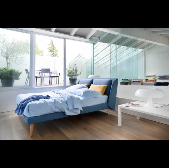 Letto in tessuto con testiera Hello di Noctis