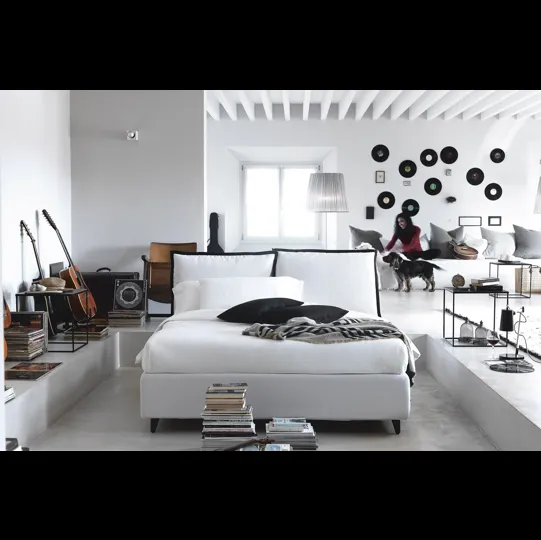 Letto moderno in tessuto imbottito So Pop di Noctis