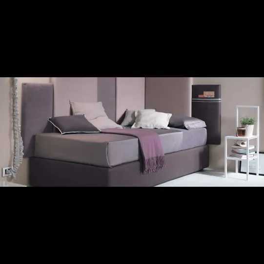 Letto singolo sommier Corner con boiserie rivestita in tessuto di Tomasella