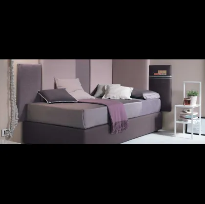 Letto singolo sommier Corner con boiserie rivestita in tessuto di Tomasella