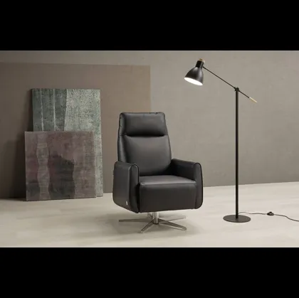 Poltrona girevole in pelle Lizzy di Egoitaliano