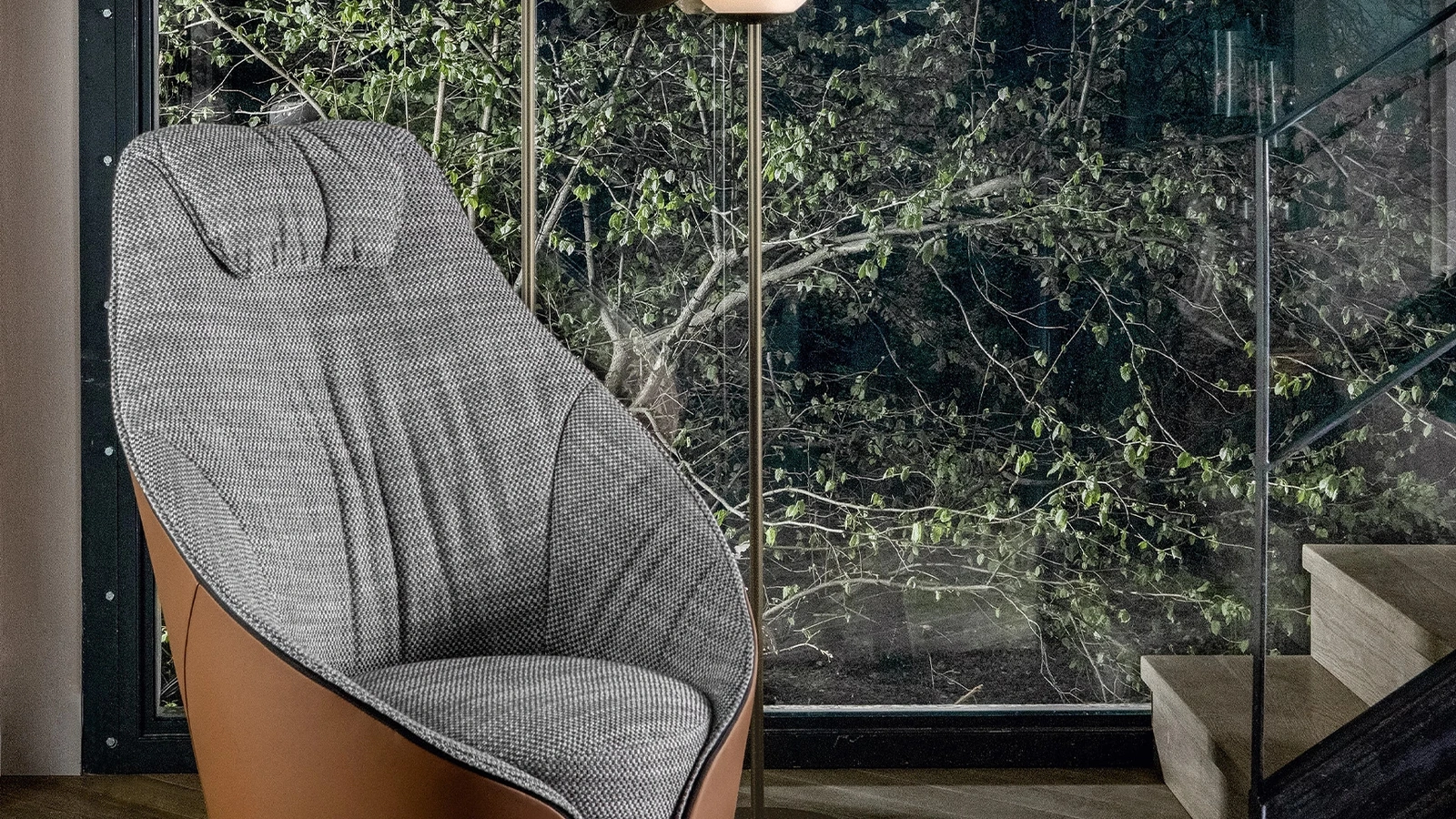 Poltroncina Mama in tessuto e pelle di Tonin Casa