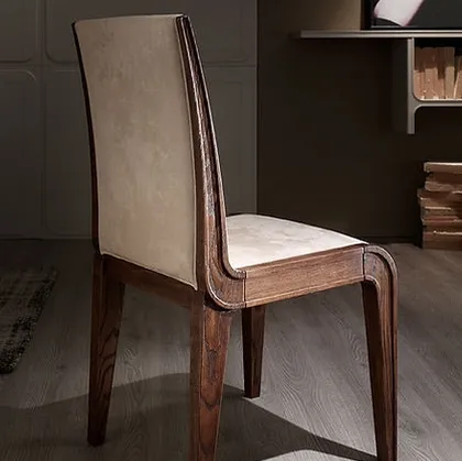 Sedia Cleo in pelle con struttura in legno di Fasolin