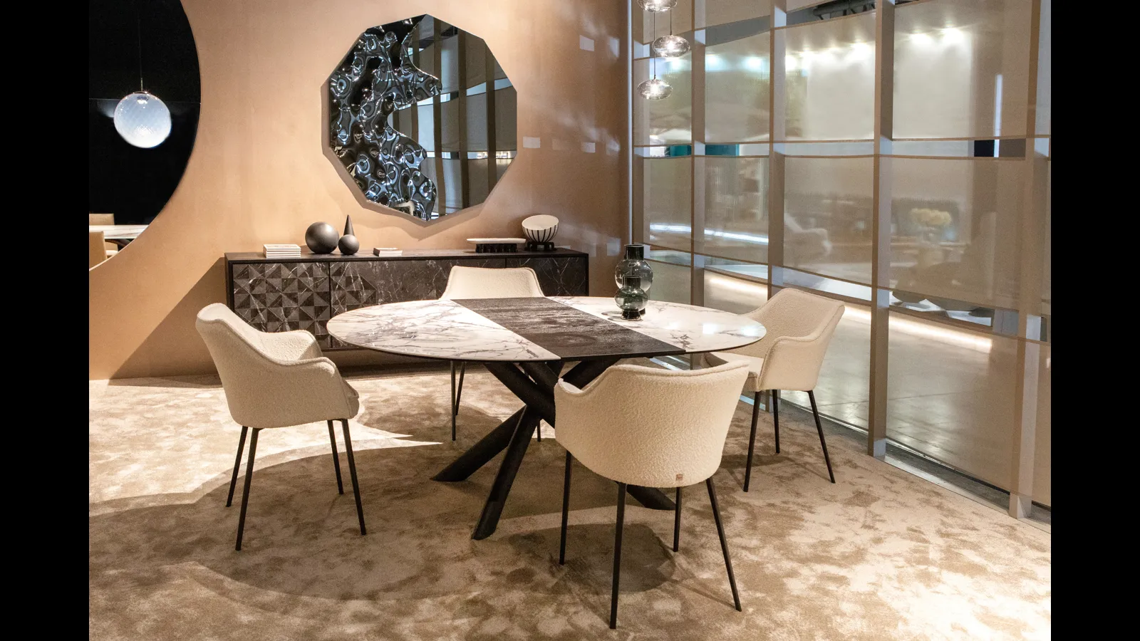 Sedia Gaia in tessuto imbottito di Tonin Casa